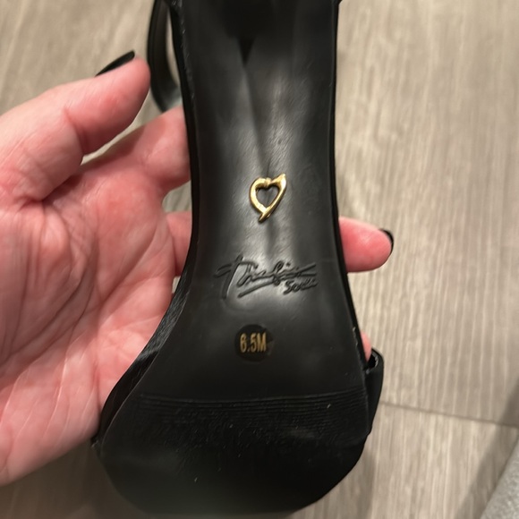 Thalia Sodi Bow Heels - Picture 7 of 11